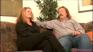 Kåt milf med stora kannor få knulla av hennes bror i lag för att låta honom cum på hennes stora bröst