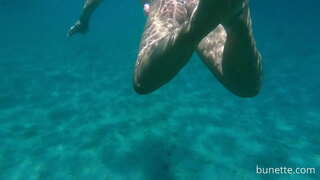 Плаваю са сваей анальнай коркам ў акіяне