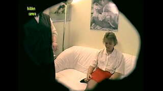 2 લેસ્બિયન મિલ્ફ્સ એક ગુદા રમકડું ભજવે છે! ધરાવનાર.એક્સએક્સએક્સ