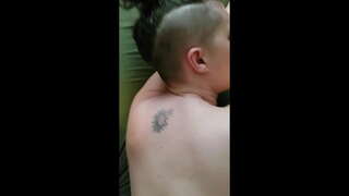 Қараңыздар, қалай әуесқойлық подружка табиғи ингредиенттер өз задницу және киску қайтадан