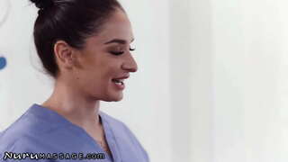 El Ama A Unirse A 2 Nenas Durante A Masaxe