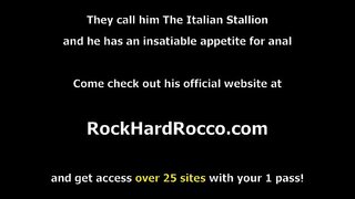 Slut stepteen yn awyddus i fod fel ei stepmom,maent yn dechrau mochyn a licking mae pob eraill yn ei pussy.Yn sydyn ei llysdad yn cyrraedd,yn hytrach na chael mad efe a gadael iddynt sugno gwddf ei ceiliog fawr.Yn gyfnewid, ei fod fucks stepteens pussy a wifes dynn juicy ass.