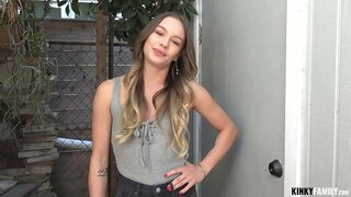 ���দ্ভুত পরিবার - তার তরুণ যোনি